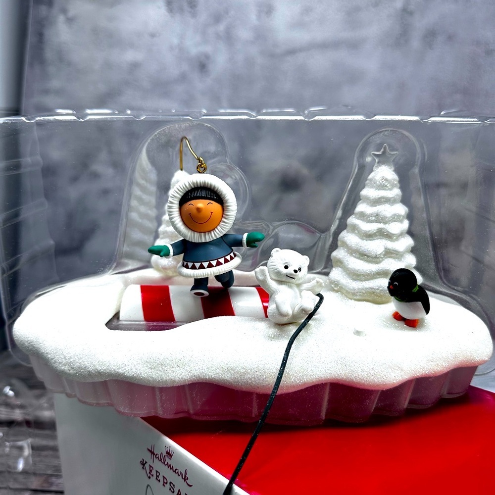 Hallmark “Let The Good Times Roll” World Of Frosty And Friends Table Decor, NIB - Picture 1 of 8